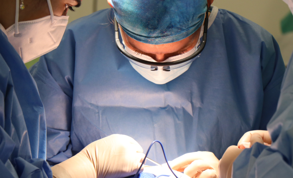 plastic surgeon in dwarka delhi